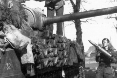 4thCanArmoured-Dortmund-Apr-45